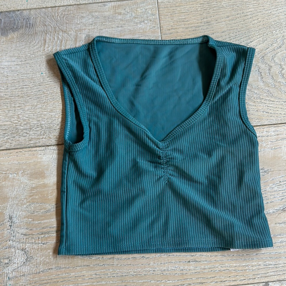 LIKE NEW! FIVE Dance athletic ribbed rouched cropped tank, lined and soft, YXL